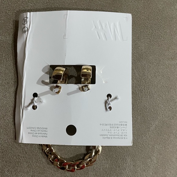 Copy list …. H&M gold plated bracelet and earring set. Brand new - Picture 2 of 2